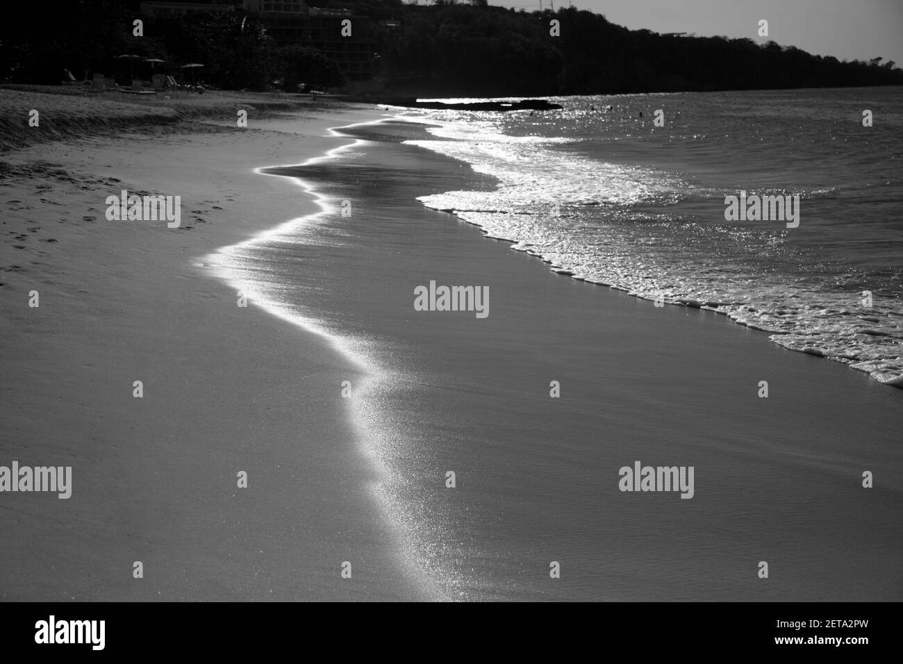 vagues douces sur la grande plage d'anse grenade îles venteuses à l'ouest indies Banque D'Images