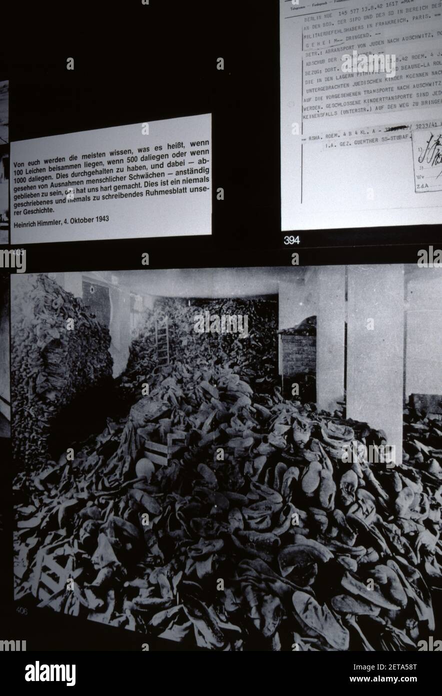 Dachau, Allemagne. 6/26/1990. Musée du camp de concentration de Dachau. Du 22 mars 1933 au 29 avril 1945. Premier camp construit par le Reich nazi. Photos d'époque B&W du musée du camp de concentration de Dachau. Banque D'Images