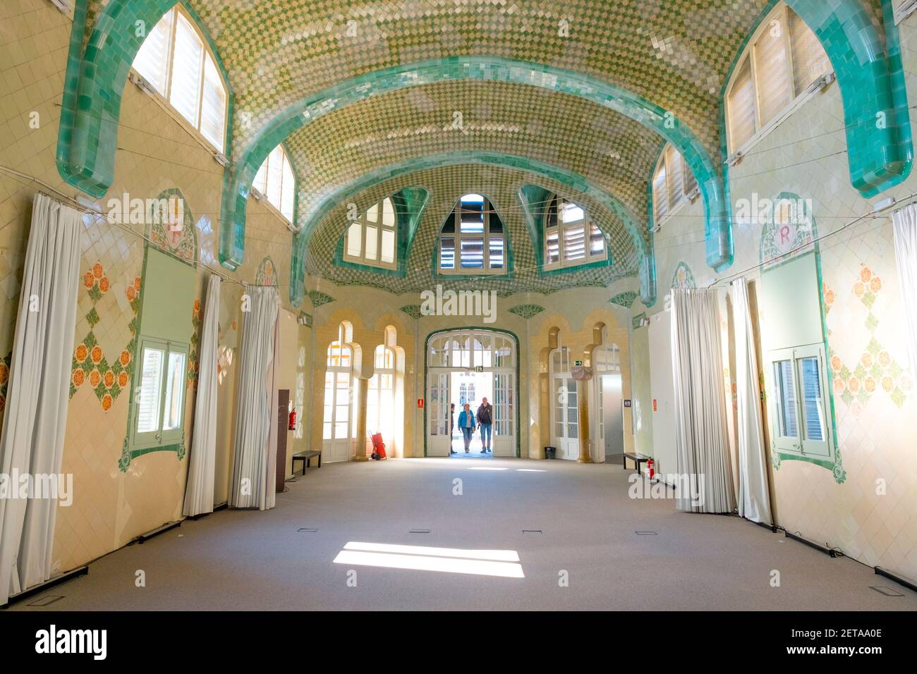 Le carrelage vert d'un quartier hospitalier typique. À l'hôpital de la Santa Creu i Sant Pau à Barcelone, Espagne. Banque D'Images