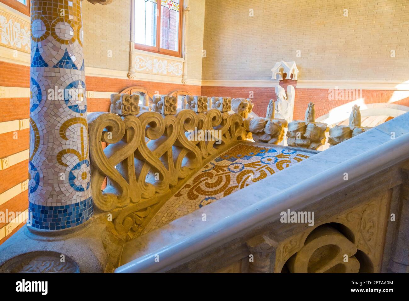 Carrelage de l'escalier principal dans le bâtiment d'entrée. À l'hôpital de la Santa Creu i Sant Pau à Barcelone, Espagne. Banque D'Images