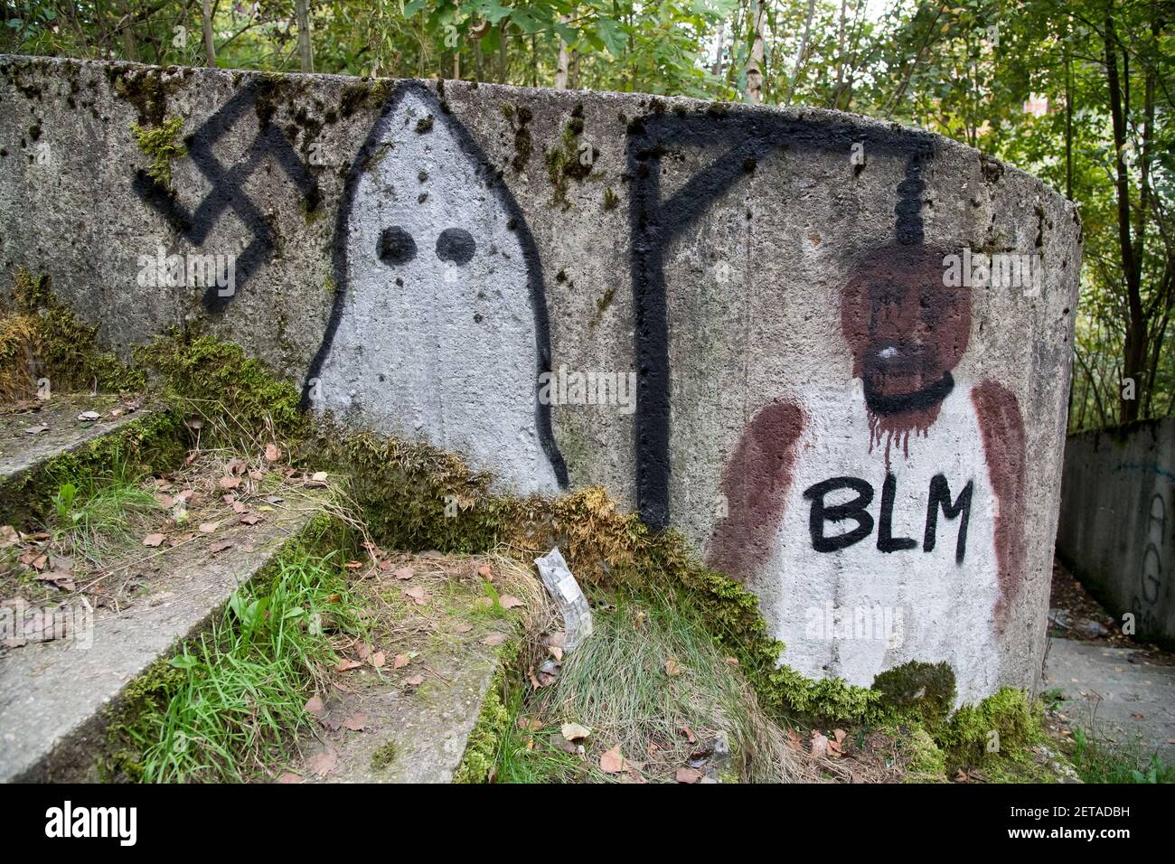 Anti BLM signe et swastika à Gdansk, Pologne. 21 septembre 2020 © Wojciech Strozyk / Alamy stock photo *** Légende locale *** Banque D'Images