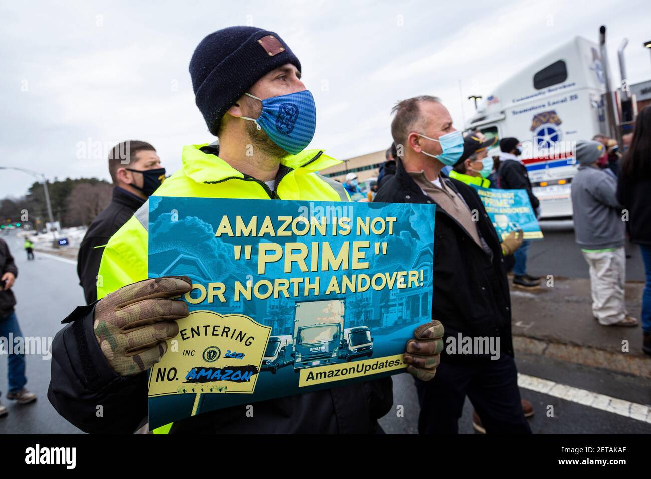 1er mars 2021. North Andover, Massachusetts. Une coalition de résidents, de travailleurs, de membres syndicaux et de défenseurs s'opposant à l'entrepôt Amazone dans le Nord et Banque D'Images