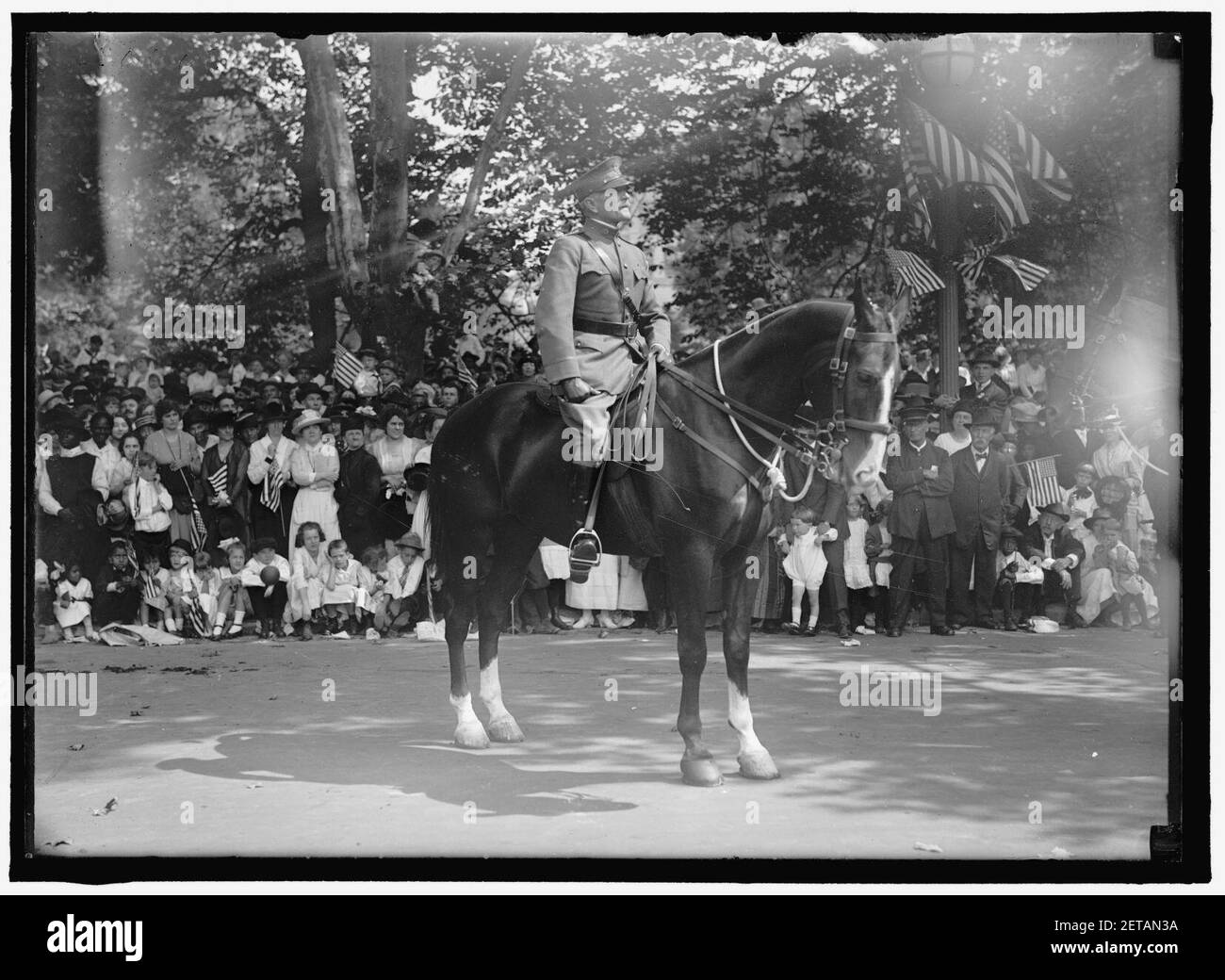 JOHN J. Pershing, général, U.S.A. PREMIÈRE DIVISION ; PARADE Banque D'Images