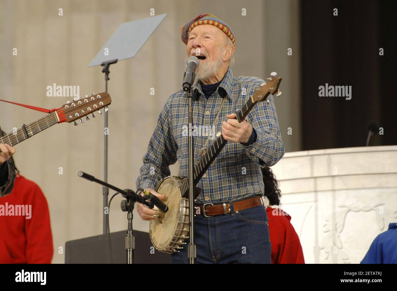 Pete Seeger chante. Banque D'Images