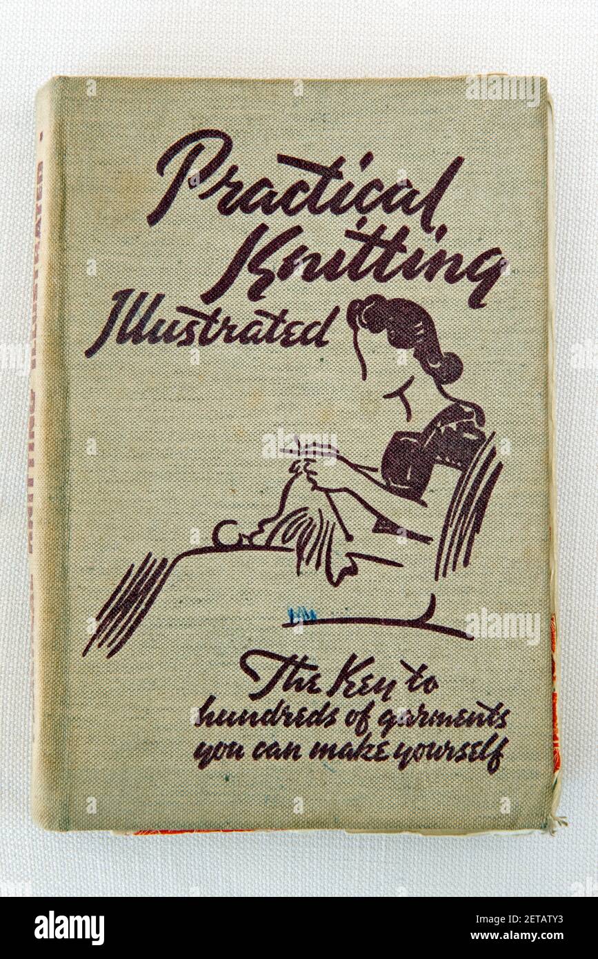 Pratique Knitting illustré, livre vintage de modèles de tricot non daté mais probablement des années 1940. Pour usage éditorial uniquement. Banque D'Images