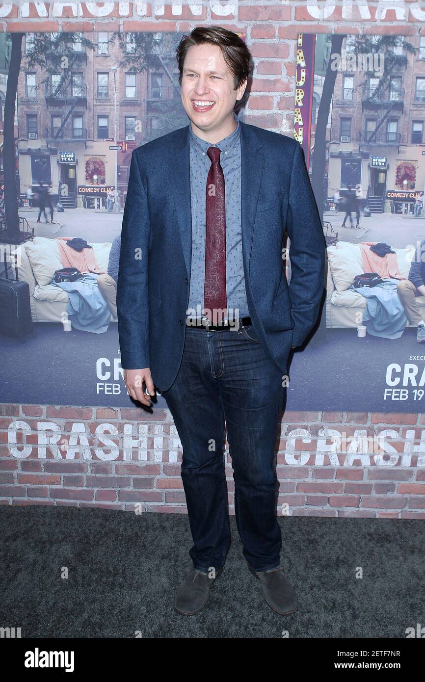 Pete Holmes à la première à Los Angeles de la 'Crashing' d'HBO qui s'est tenue à l'Avalon le 15 février 2017 à Hollywood, Californie, États-Unis (photo d'Art Garcia) *** Veuillez utiliser le crédit du champ de crédit *** Banque D'Images