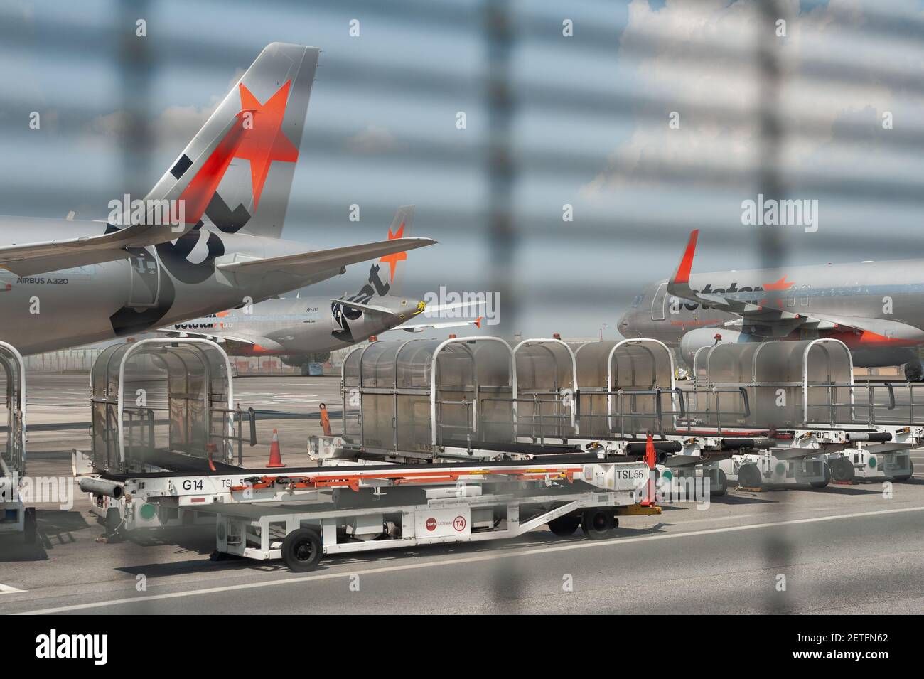 28.02.2021, Singapour, République de Singapour, Asie - les avions passagers Airbus A320 de la compagnie aérienne économique Jetstar Asia à l'aéroport de Changi ont été mis à terre. Banque D'Images