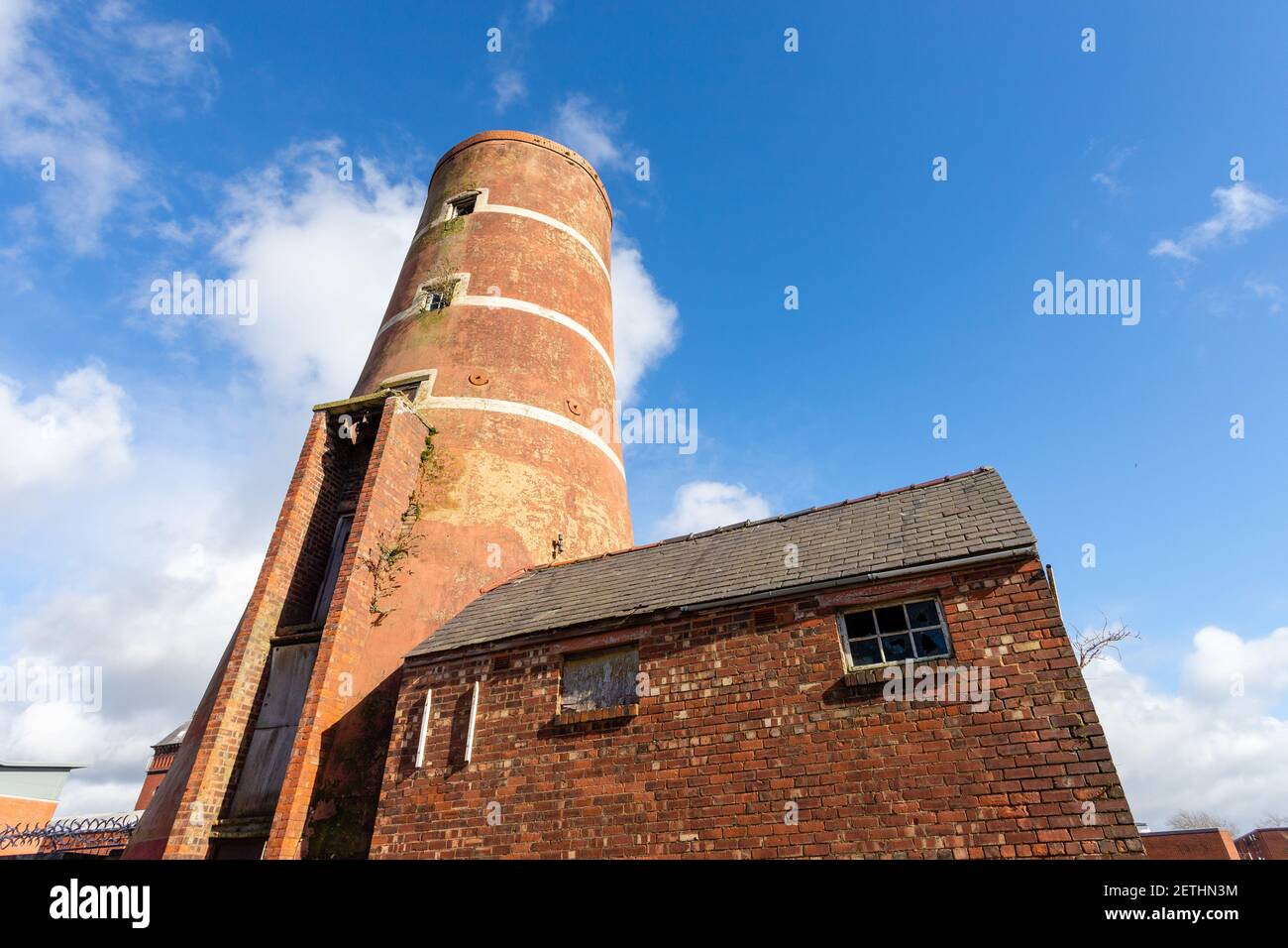 Ancien moulin à vent abandonné dans le centre-ville de Preston. Banque D'Images