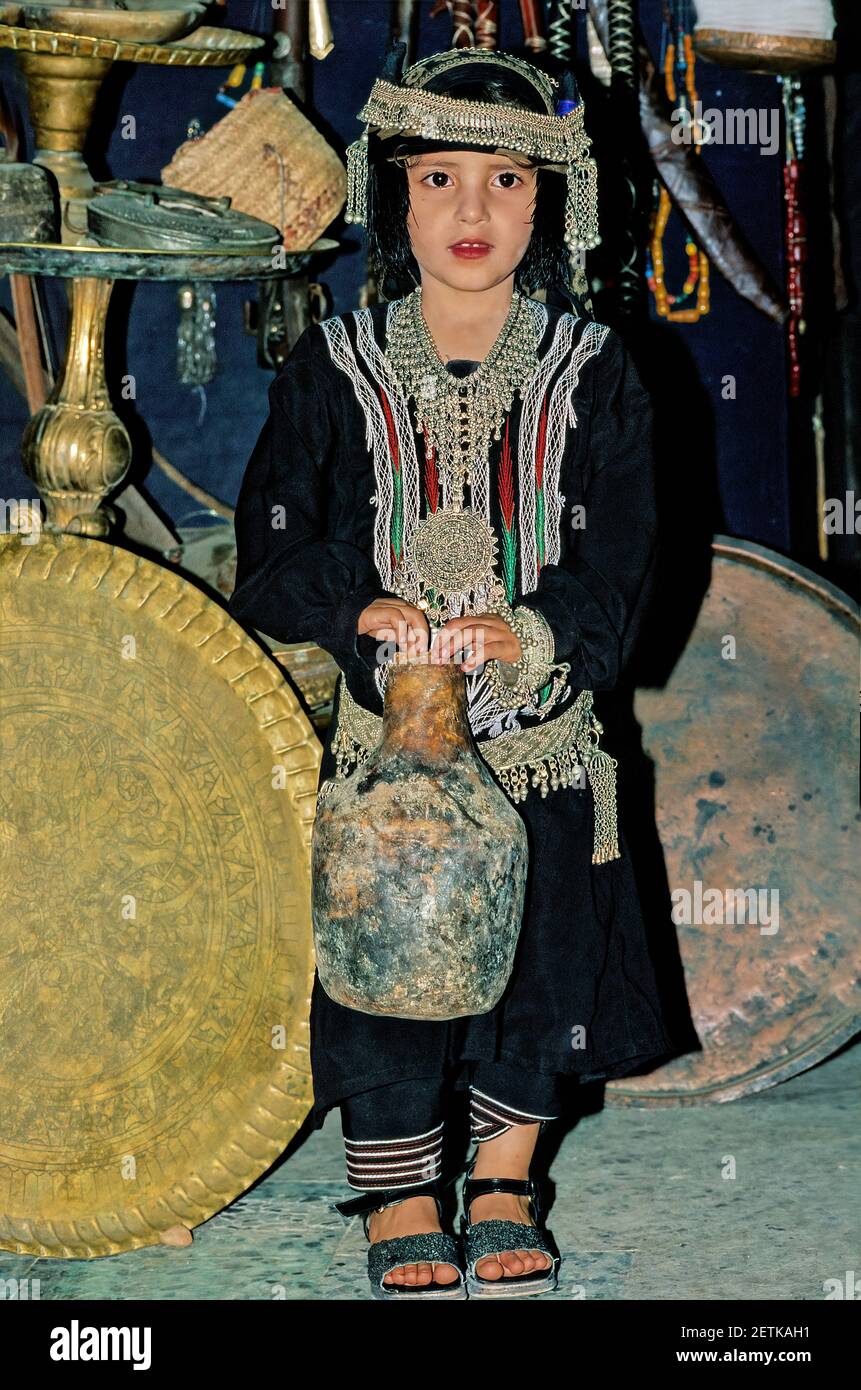 Robe yéménite traditionnelle Banque de photographies et d'images à haute  résolution - Alamy