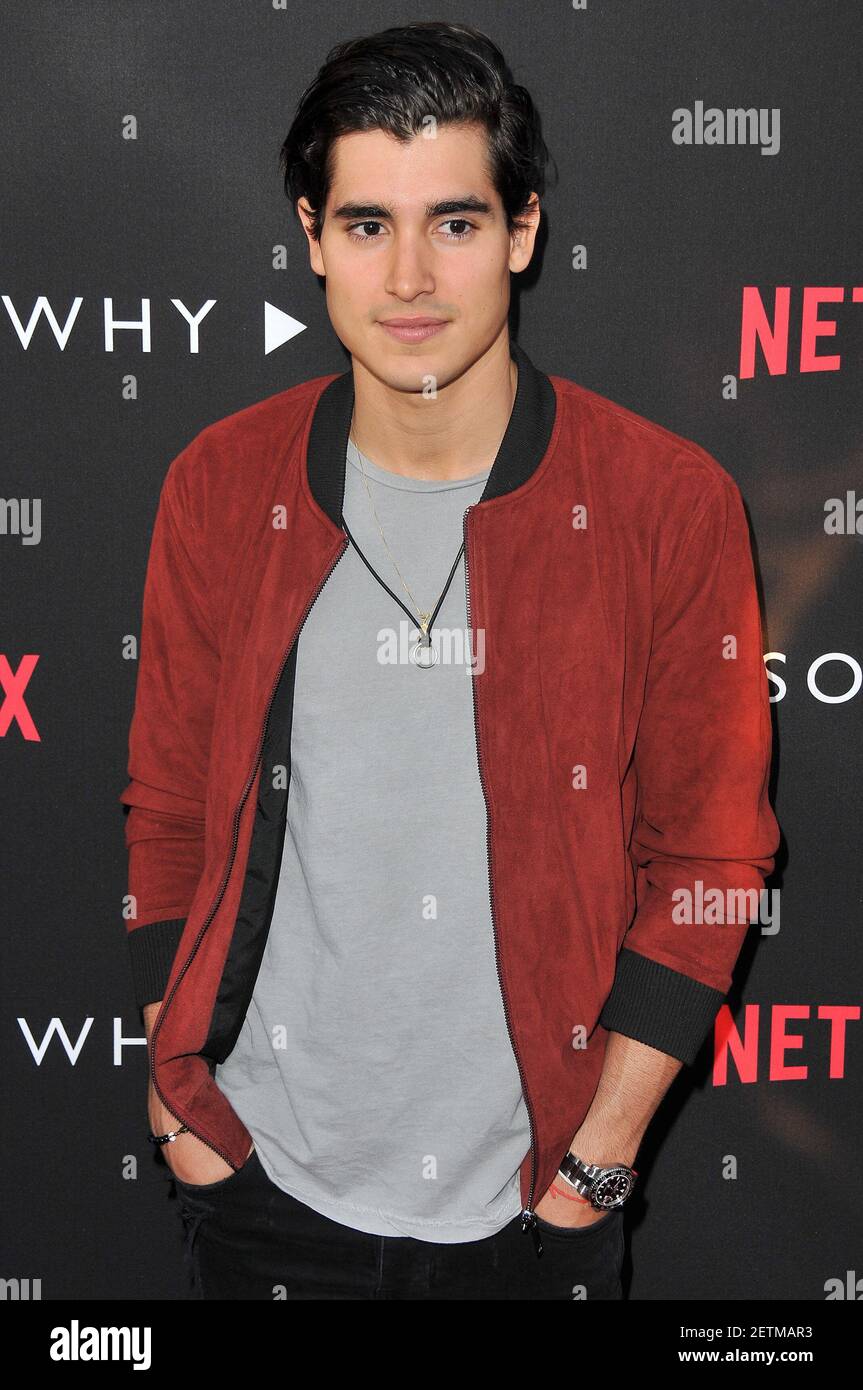 Henry Zaga à la première de Netflix '13 Reasons Why' à Los Angeles, tenue aux Paramount Pictures Studios à Los Angeles, CA, le jeudi 30 mars 2017. (Photo de la Sathanlee B. Mirador) *** Veuillez utiliser le crédit du champ de crédit *** Banque D'Images