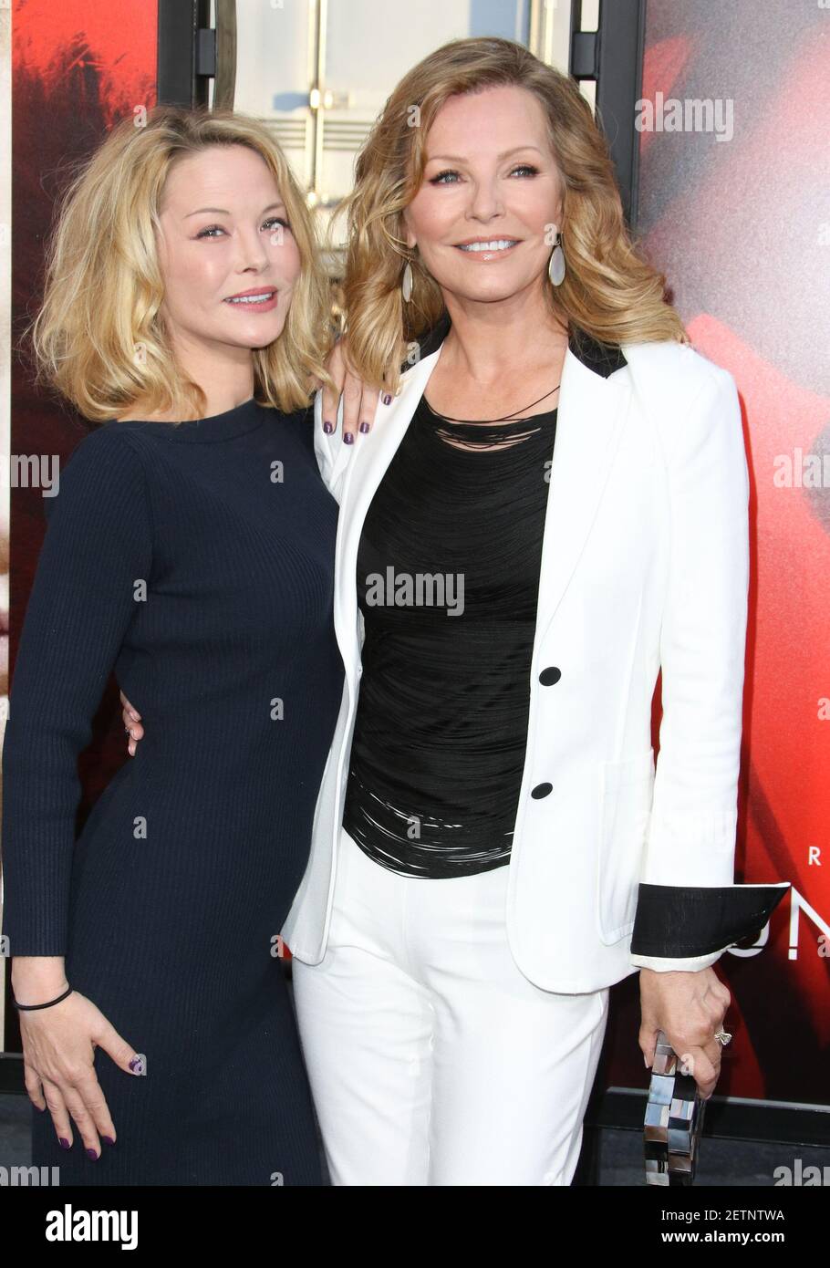 Actrices Jordan Ladd et Cheryl Ladd à Los Angeles première de Warner Bros. 'Inoubliable' tenue au TLC Chinese Theatre le 18 avril 2017 à Hollywood, CA, Etats-Unis (photo de JC Olivera) *** Veuillez utiliser le crédit du champ de crédit *** Banque D'Images