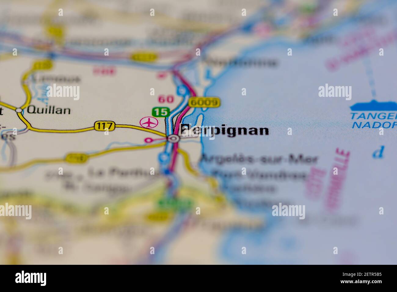 Perpignan sur une carte routière ou une carte de la géographie et atlas Banque D'Images Perpignan sur une carte routière ou une carte de la géographie et atlas Banque D'Images