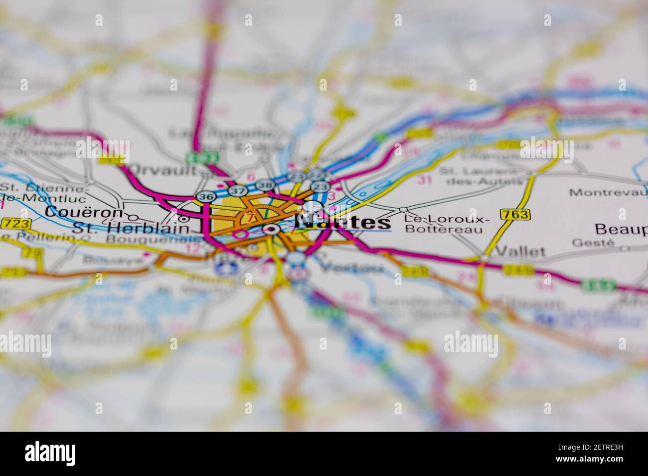 Nantes sur une carte routière ou une carte de la géographie et atlas Banque D'Images