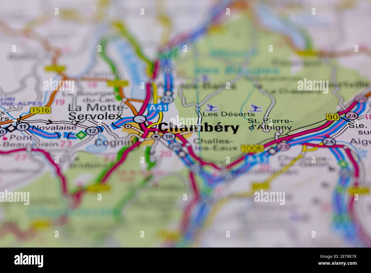 chamb-ry-sur-une-carte-routi-re-ou-une-carte-de-la-g-ographie-et-atlas