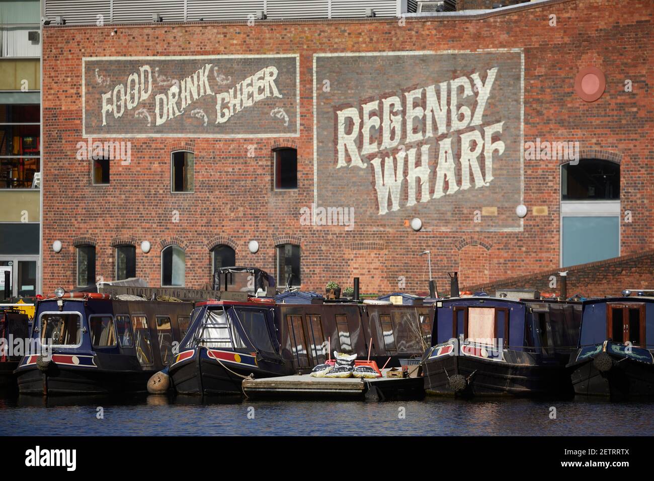 Le centre-ville de Birmingham est un site touristique de Regency Wharf pub sur le Birmingham Bassin de la marina Canal Old Line Banque D'Images