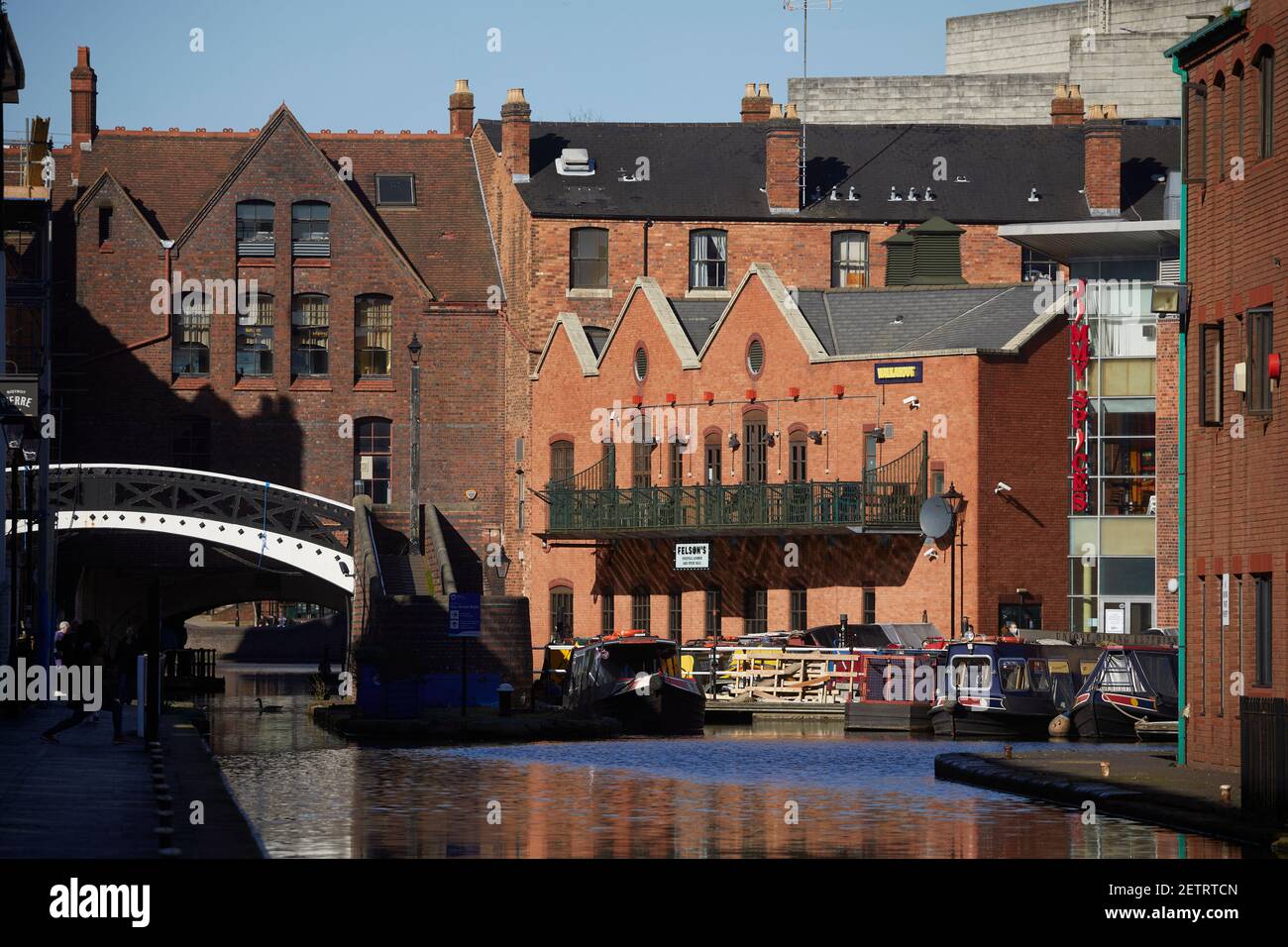 Le centre-ville de Birmingham est un lieu d'intérêt, le Felson's cocktail Lounge, sur le Birmingham Canal Old sous Broad Street Banque D'Images