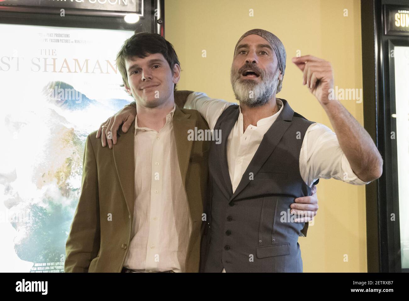 Raz Degan (R) et James Freeman (L) sont vus dans le hall du Sunshine ...
