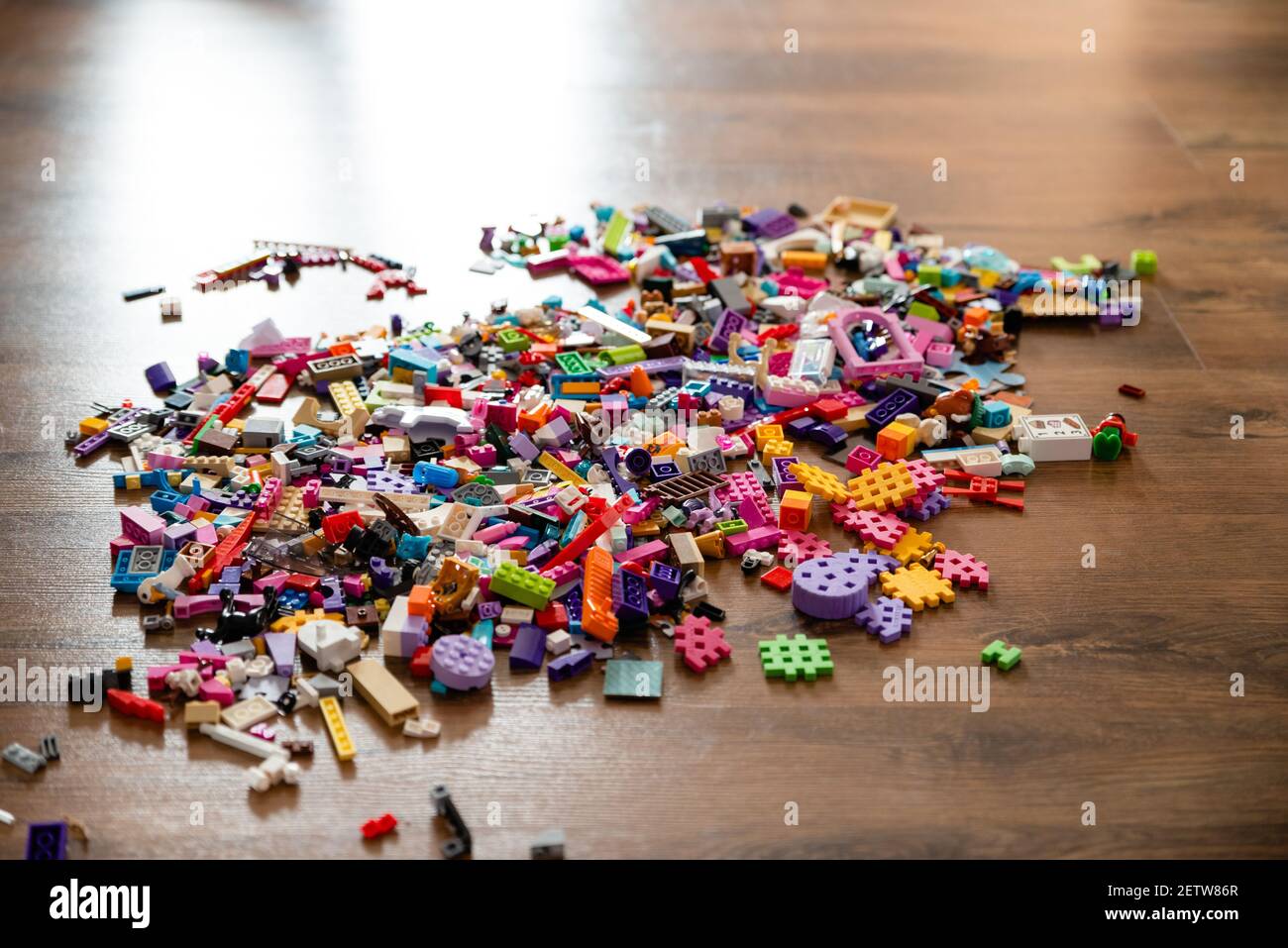 Blocs LEGO laissés sur le sol Banque D'Images