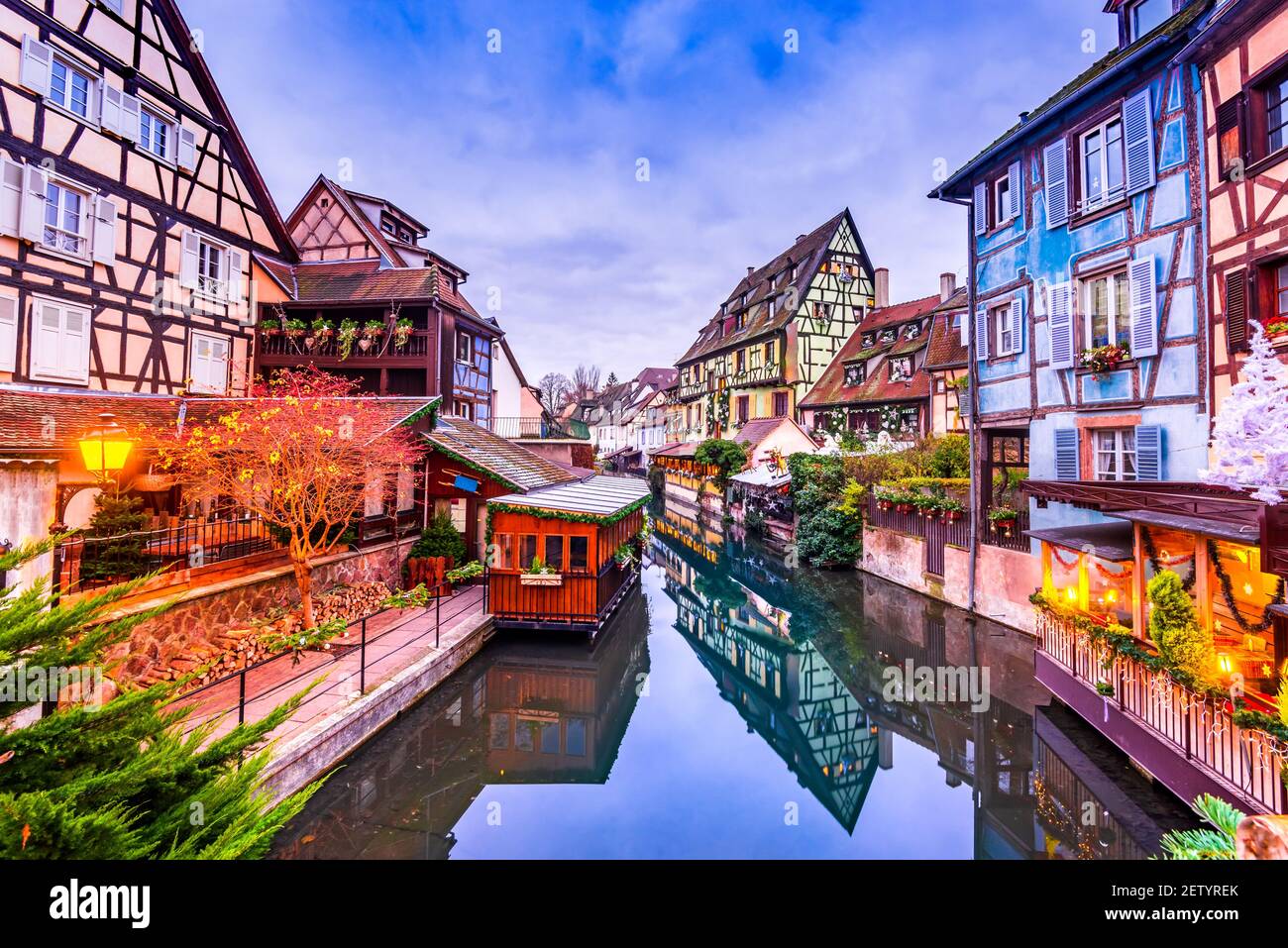 Colmar, Alsace. Maisons en pain d'épice avec décoration de Noël, toile de  fond de voyage en France Photo Stock - Alamy