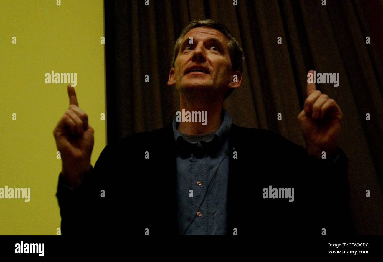 CLIVE STAFFORD SMITH PARLE AU KINGS COLLEGE LONDON.7/12/04 PILSTON Banque D'Images CLIVE STAFFORD SMITH PARLE AU KINGS COLLEGE LONDON.7/12/04 PILSTON Banque D'Images