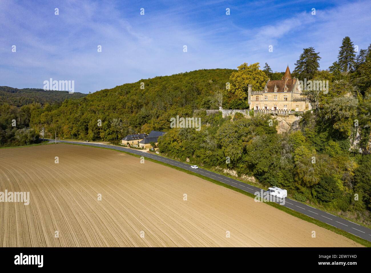 France, Dordogne, les Eyzies de Tayac Sireuil, château de Beyssac (vue aérienne) Banque D'Images