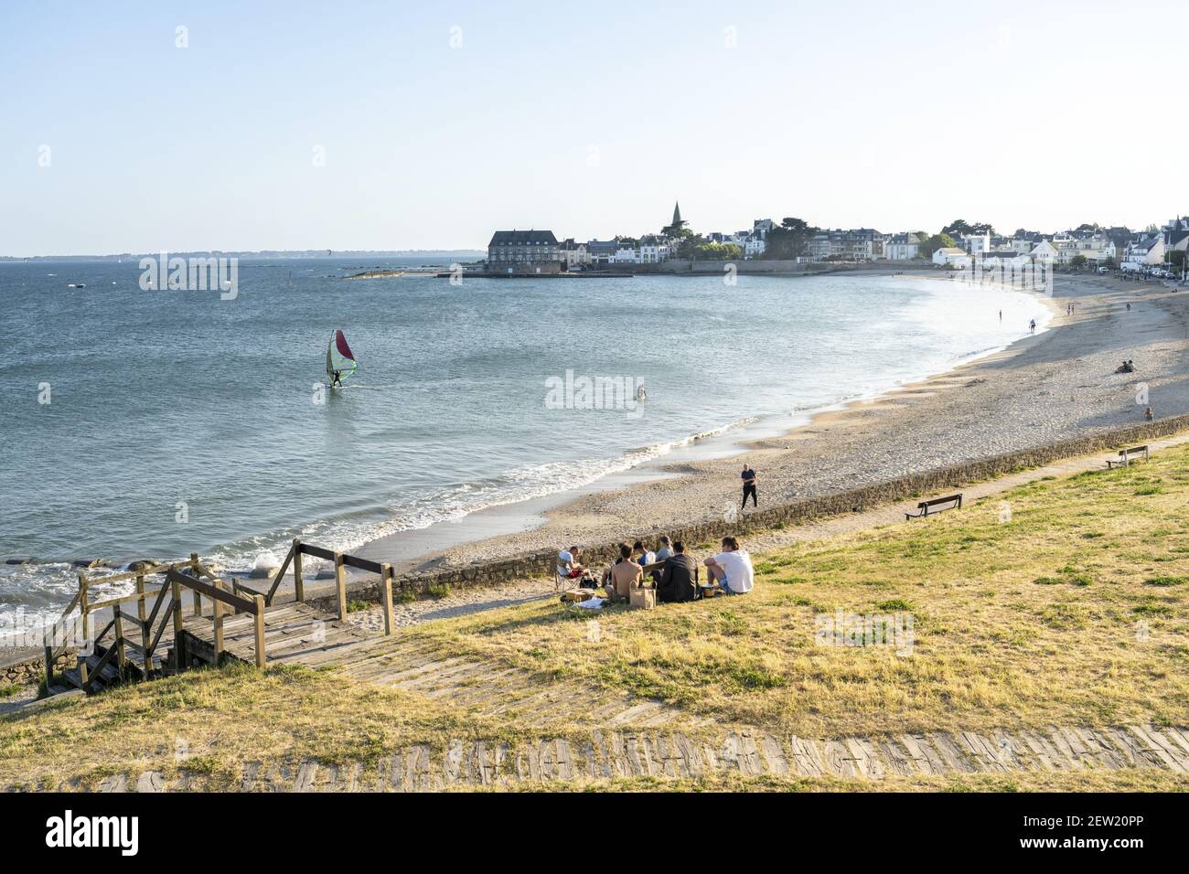 56 LAMOR - le quai et la plage de toulhars