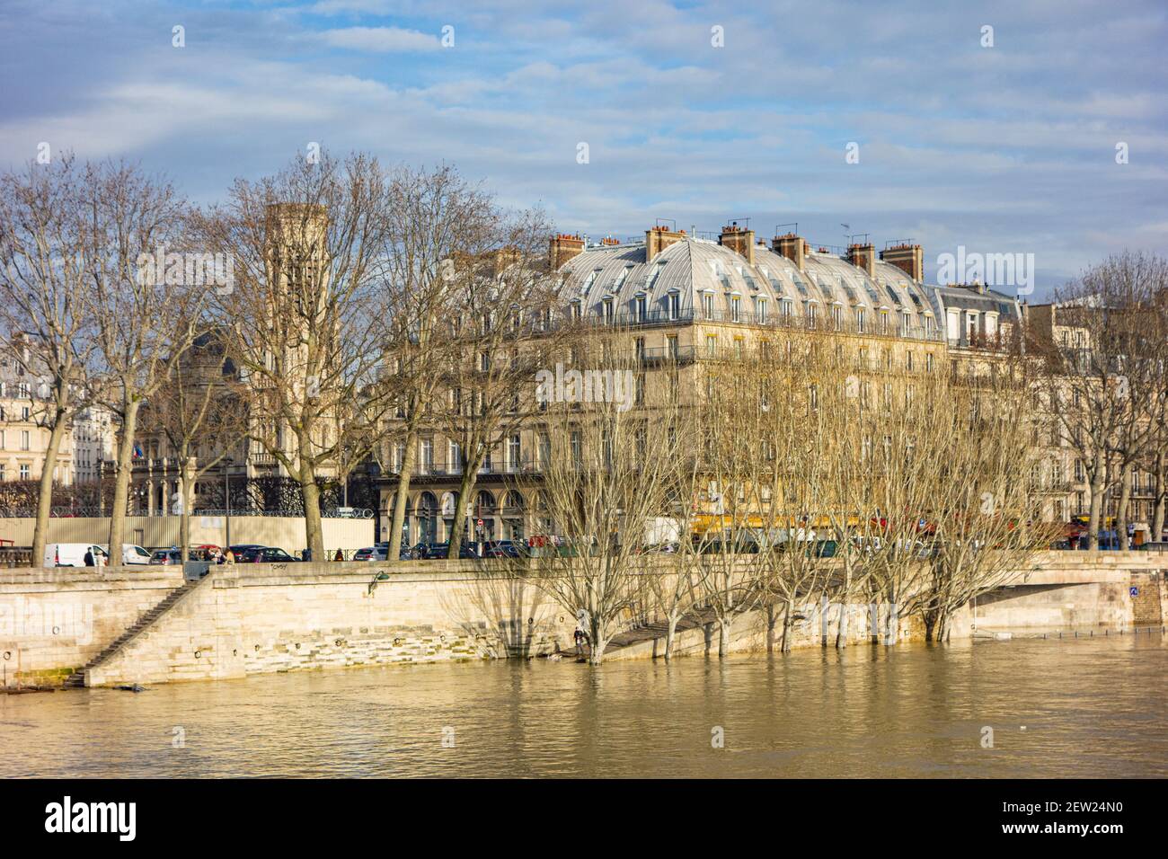 France, Paris, quai du Louvre, l'inondation de la Seine, classée au patrimoine mondial de l'UNESCO Banque D'Images