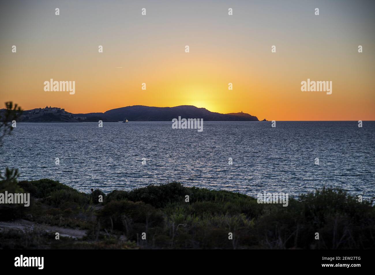 France, haute-Corse (2B), Balagne, Golfe de Calvi, la citadelle au coucher du soleil Banque D'Images