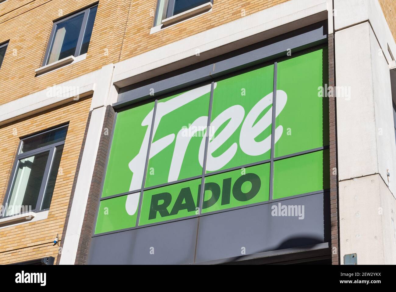 Panneau radio gratuit sur Broad Street, centre-ville de Birmingham Banque D'Images