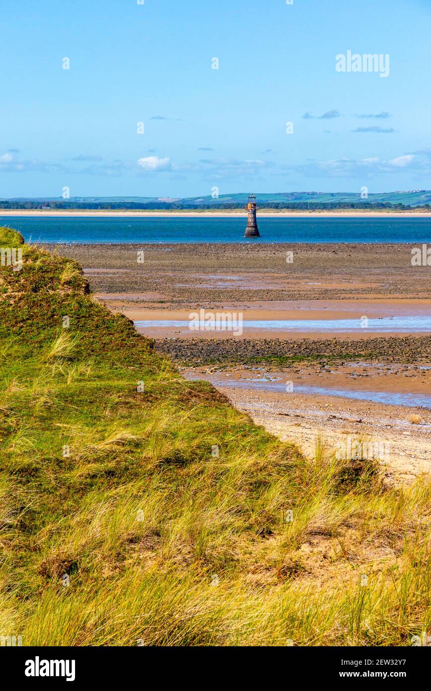 Vue sur Whiteford Sands vers le phare de Whiteford en fonte La plage la plus au nord sur la péninsule de Gower près de Swansea Au sud du pays de Galles au Royaume-Uni Banque D'Images