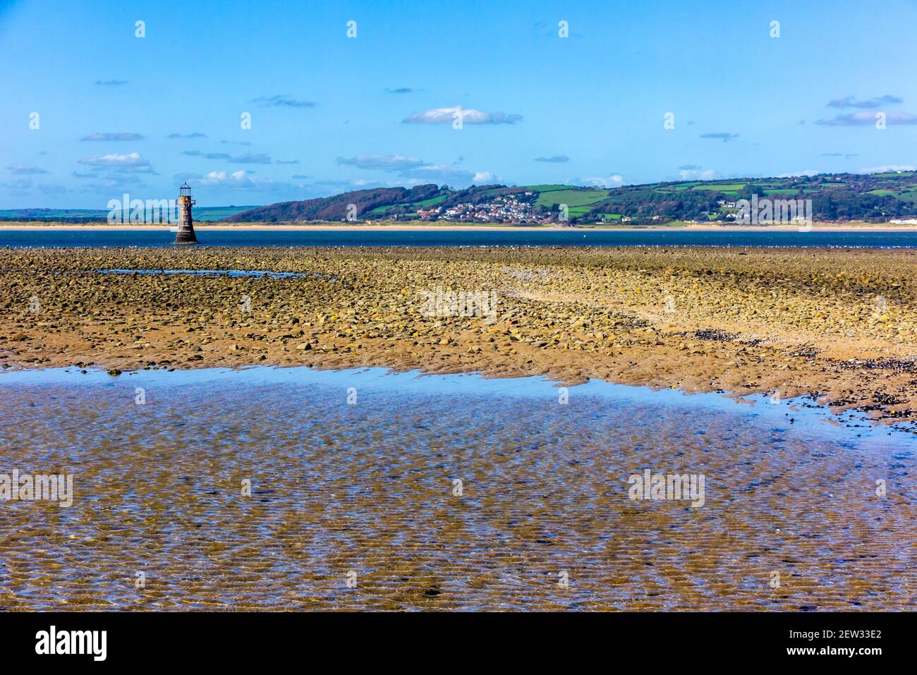 Vue sur Whiteford Sands vers le phare de Whiteford en fonte La plage la plus au nord sur la péninsule de Gower près de Swansea Au sud du pays de Galles au Royaume-Uni Banque D'Images