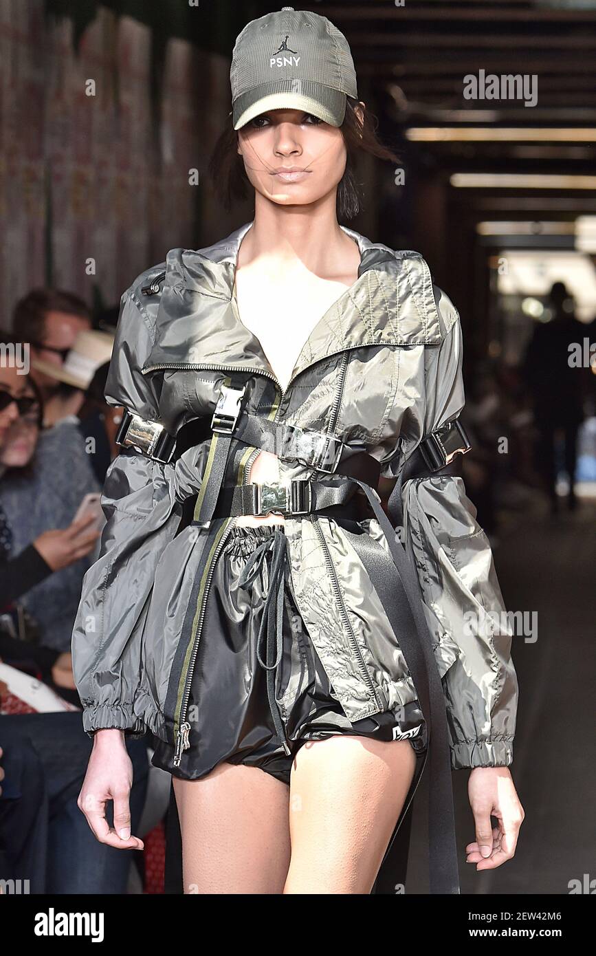 Le mannequin Haronid Vasquez marche sur la piste lors du salon public  School Fashion à la New York Fashion week Printemps été 2018 qui s'est tenu  à New York, NY, le 10
