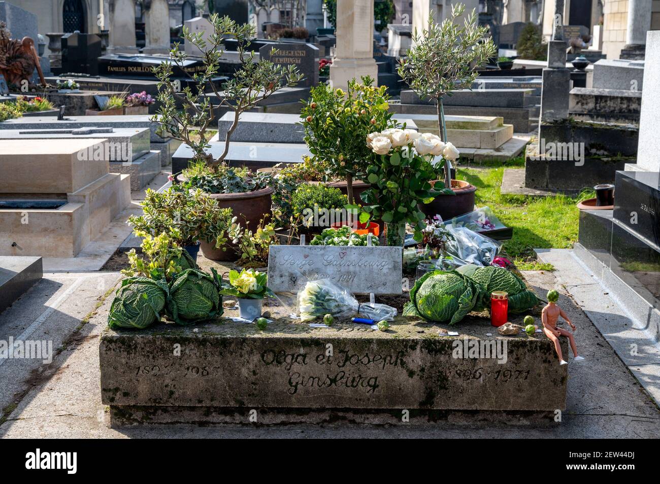 Tombe de serge gainsbourg Banque de photographies et d’images à haute