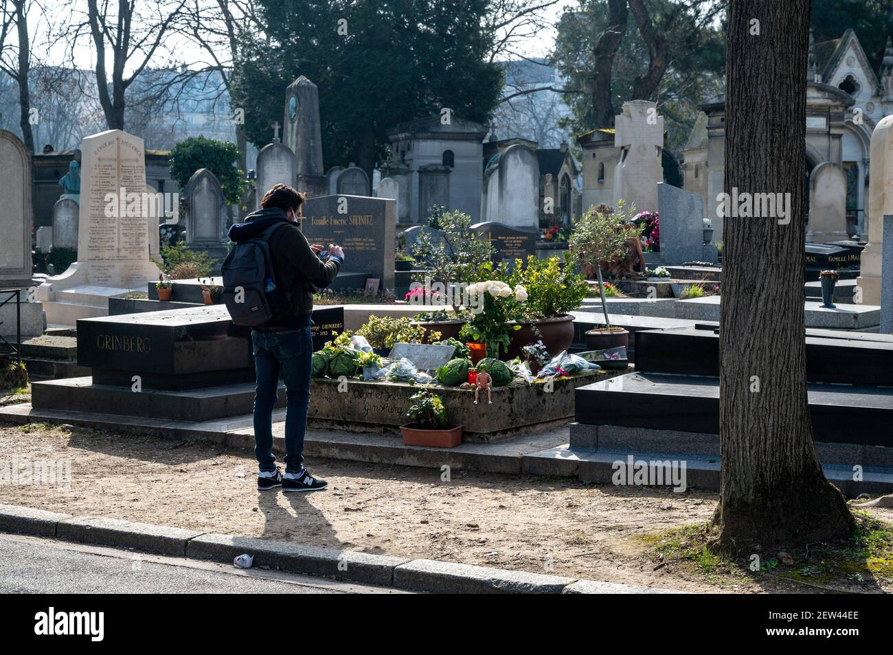 Tombe de serge gainsbourg Banque de photographies et d’images à haute