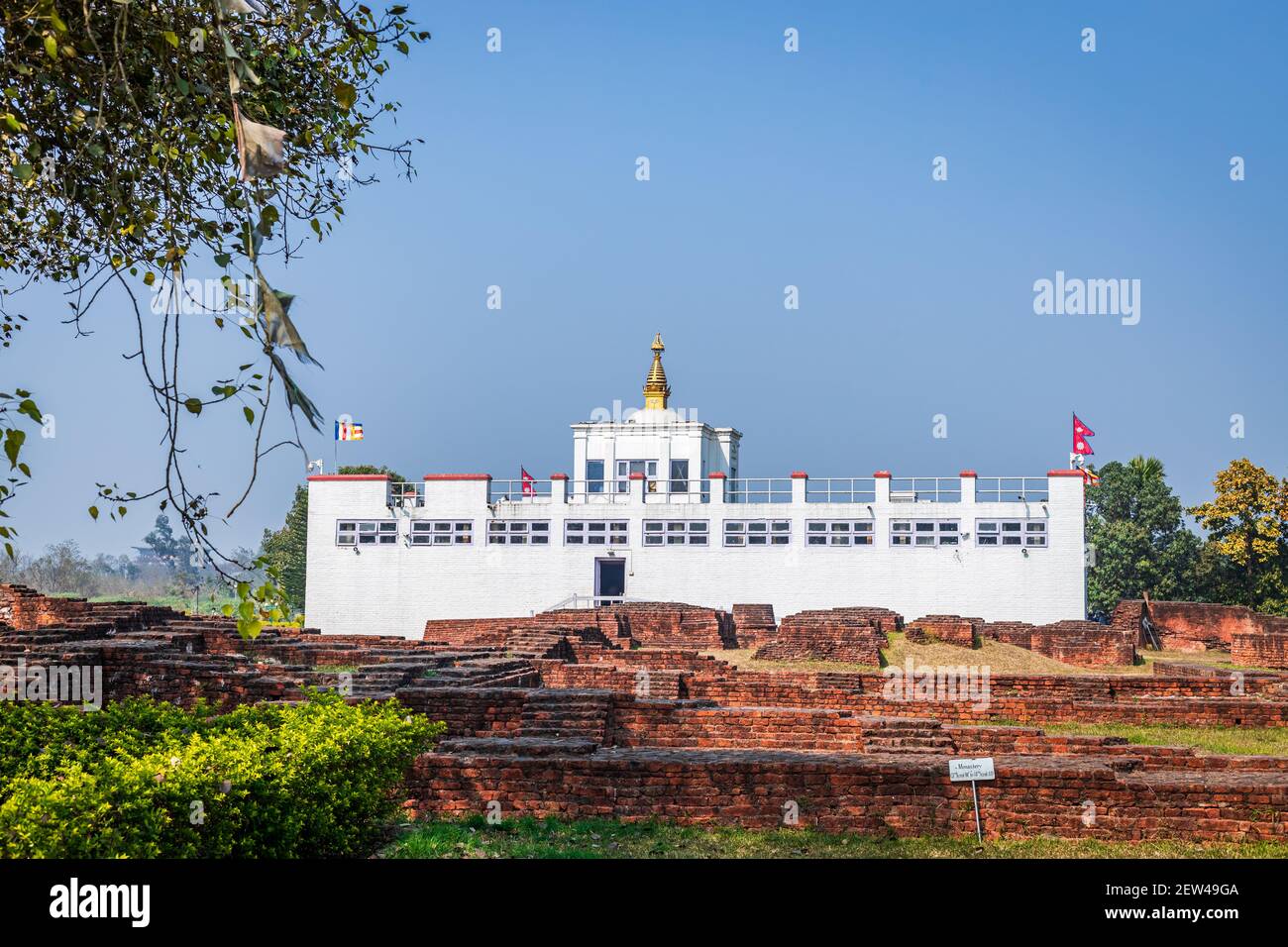 Lumbini, Népal - février 23 2021 : Temple du Saint Maya Devi à Lumbini, Népal. Site sacré de pèlerinage pour les fidèles bouddhistes. Banque D'Images
