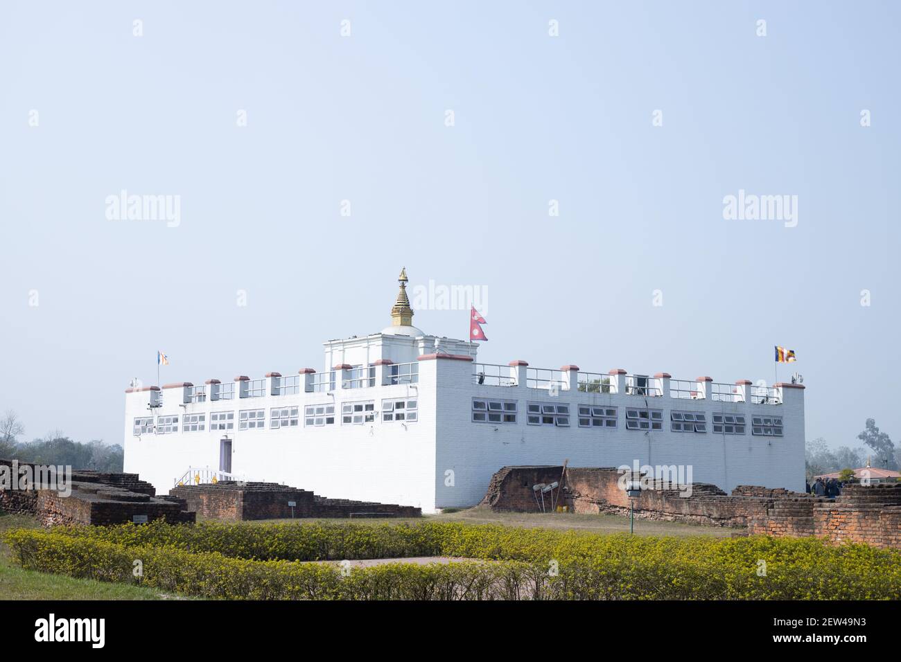 Lumbini, Népal - février 23 2021 : Temple du Saint Maya Devi à Lumbini, Népal. Site sacré de pèlerinage pour les fidèles bouddhistes. Banque D'Images