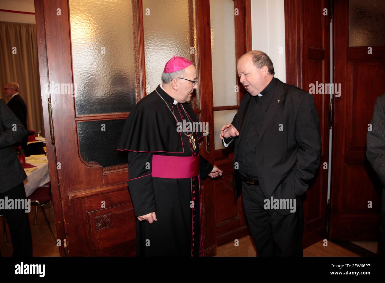 Bischof Wolfgang Ipolt und Pfarrer Udo Jäkel beim Neujahrsempfang des Bistums Görlitz im St. Otto Stift in Görlitz am 18.1.2020 Banque D'Images