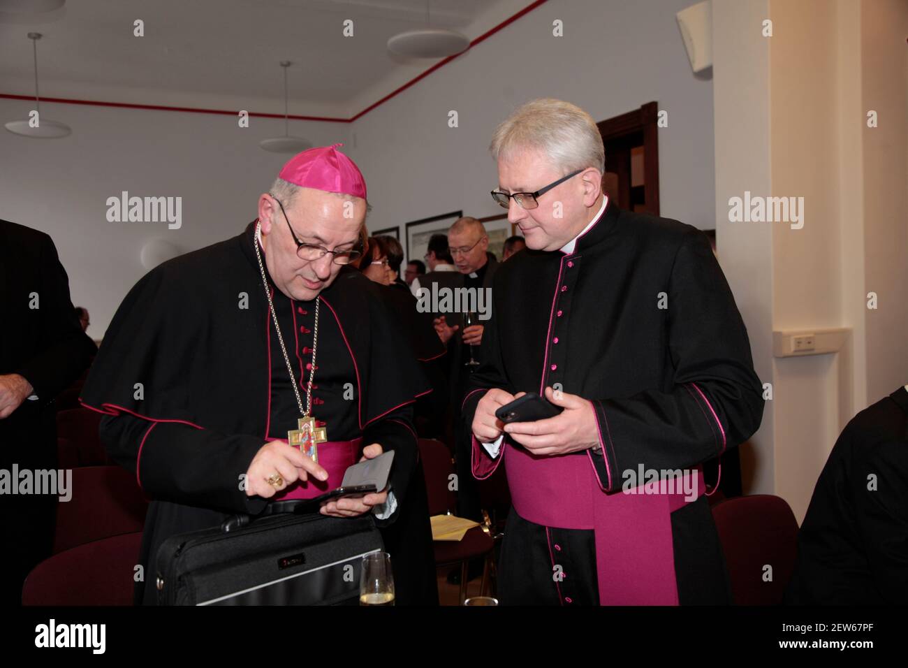 Bischof Wolfgang Ipolt, Kansas. Kanonik Jan Kułyna, Dekan à Zgorzelec, beim Neujahrsempfang des Bistums Görlitz im St. Otto Stift à Görlitz am 18.1.2020 Banque D'Images