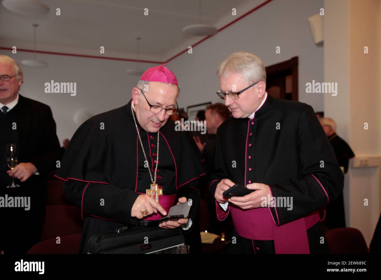 Bischof Wolfgang Ipolt, Kansas. Kanonik Jan Kułyna, Dekan à Zgorzelec, beim Neujahrsempfang des Bistums Görlitz im St. Otto Stift à Görlitz am 18.1.2020 Banque D'Images