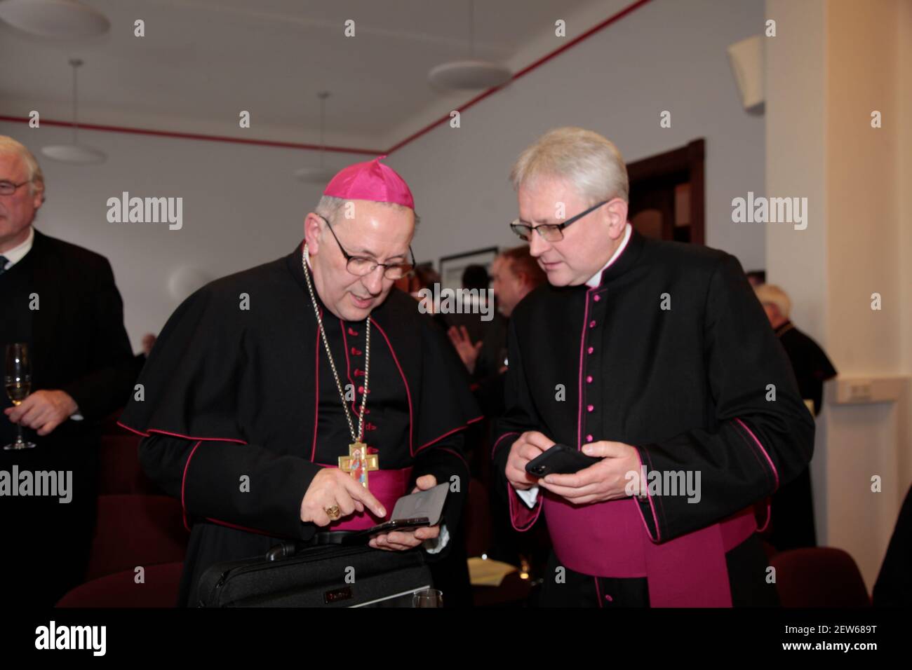 Bischof Wolfgang Ipolt, Kansas. Kanonik Jan Kułyna, Dekan à Zgorzelec, beim Neujahrsempfang des Bistums Görlitz im St. Otto Stift à Görlitz am 18.1.2020 Banque D'Images