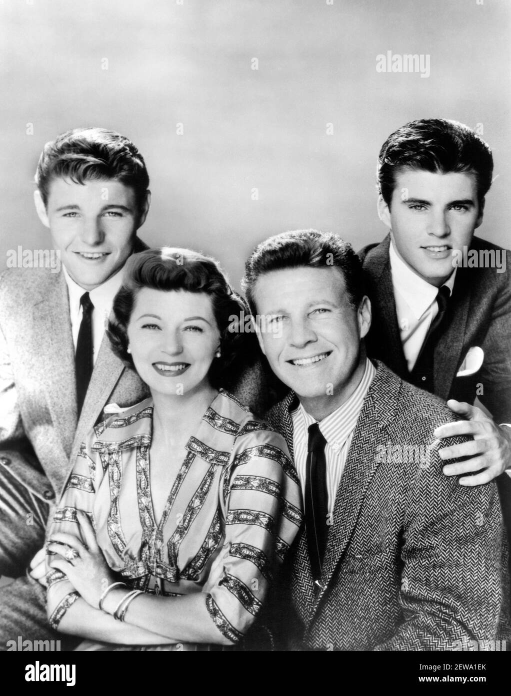 Dave Nelson, Harriet Nelson, Ozzie Nelson, Rick Nelson, « The Adventures of Ozzie and Harriet » (vers 1967). Photo Credit: American International Television/The Hollywood Archive- référence du dossier # 34082-855THA Banque D'Images