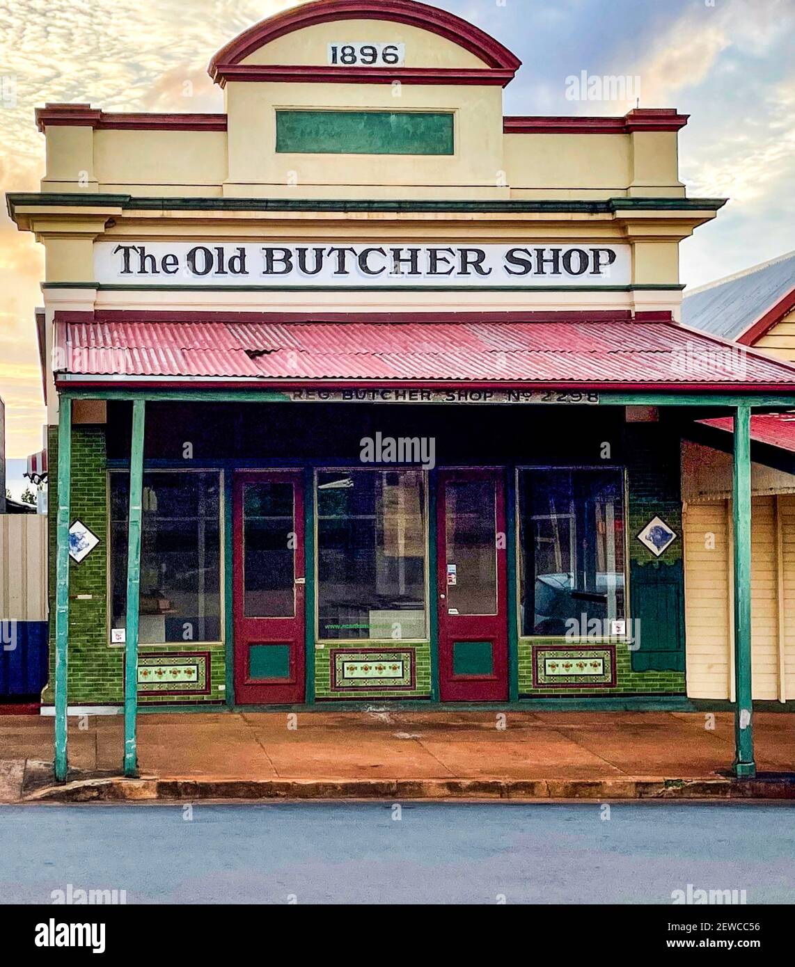 Façade de l'ancienne Boucher Shop, construite de 1896 à 1902, la boucherie en brique formar. À Childers, région de Bundaberg, Queensland, Australie Banque D'Images