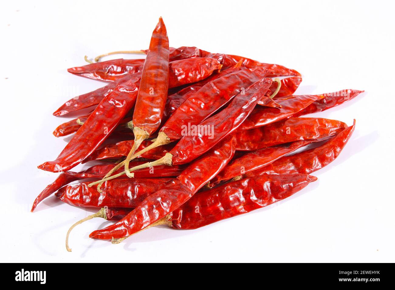 Chili séché isolat sur fond blanc, Chili rouge Banque D'Images