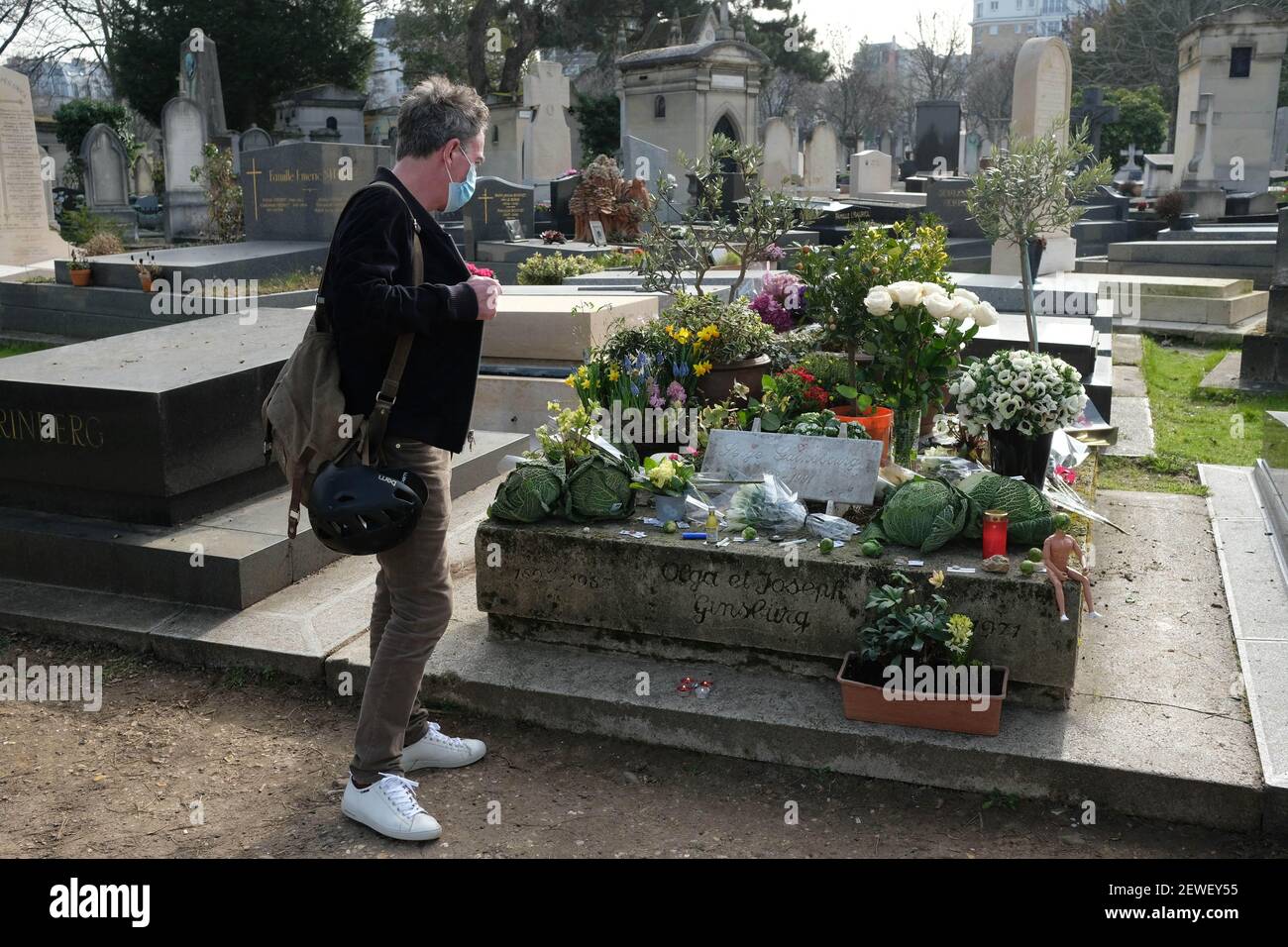 Tombe de serge gainsbourg Banque de photographies et d’images à haute