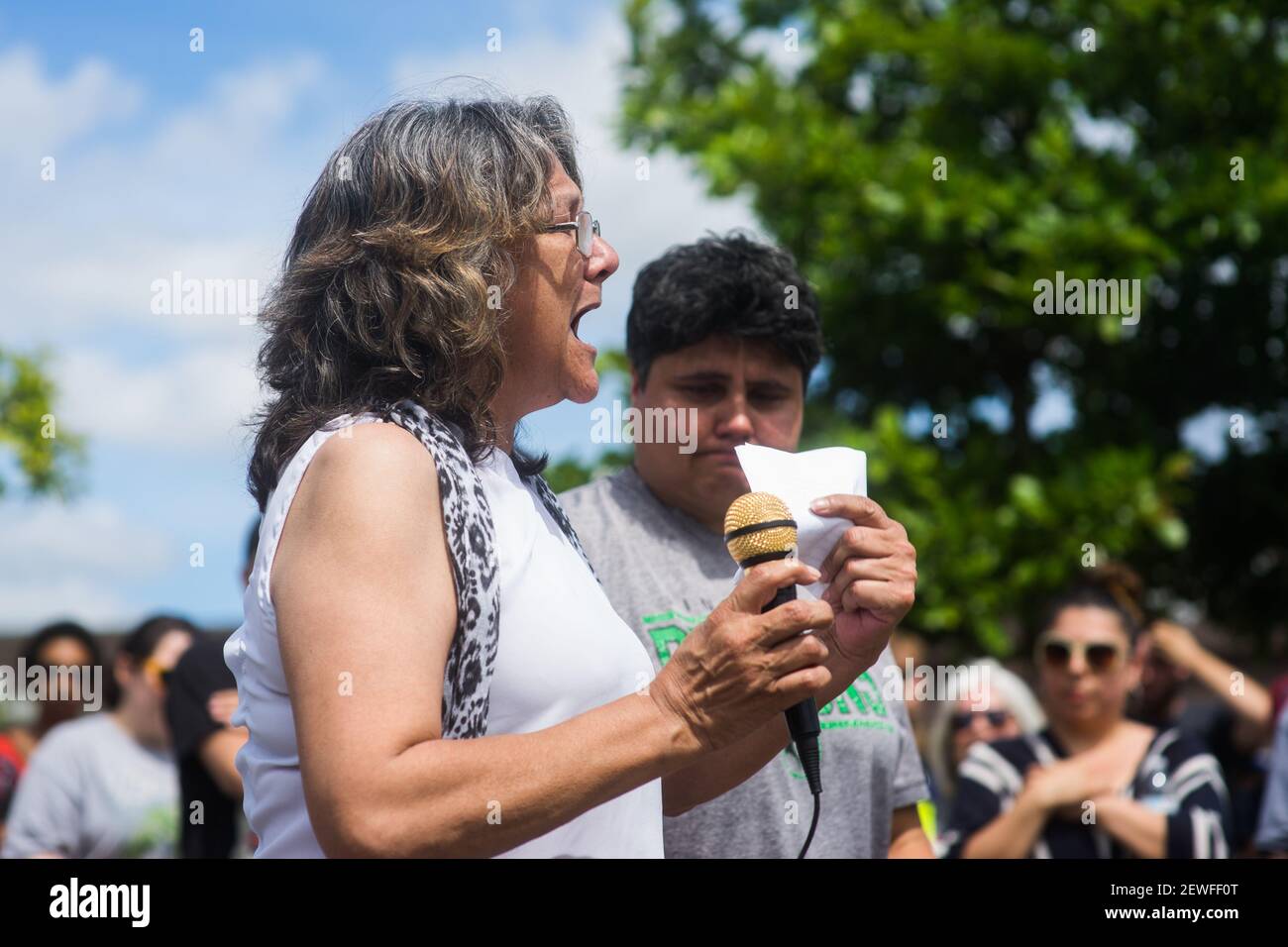 La mère de Geno Smith, un homme de Saint-Paul tué par balle par la police en mai, s'exprime contre la violence policière à Minneapolis, Minnesota, le 10 juillet 2016, lors d'un rassemblement exigeant la justice de Philando Castille. (Photo d'Annabelle Marcovici) *** Veuillez utiliser le crédit du champ de crédit *** Veuillez utiliser le crédit du champ de crédit *** Banque D'Images
