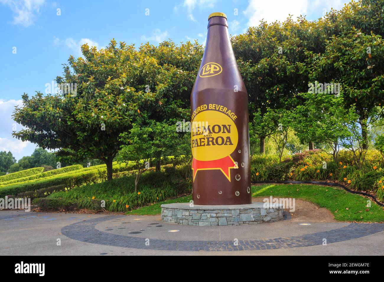 La bouteille géante de citron et de paeroa à Paeroa, en Nouvelle-Zélande. La boisson non alcoolisée a été faite à l'origine avec de l'eau minérale de cette ville Banque D'Images