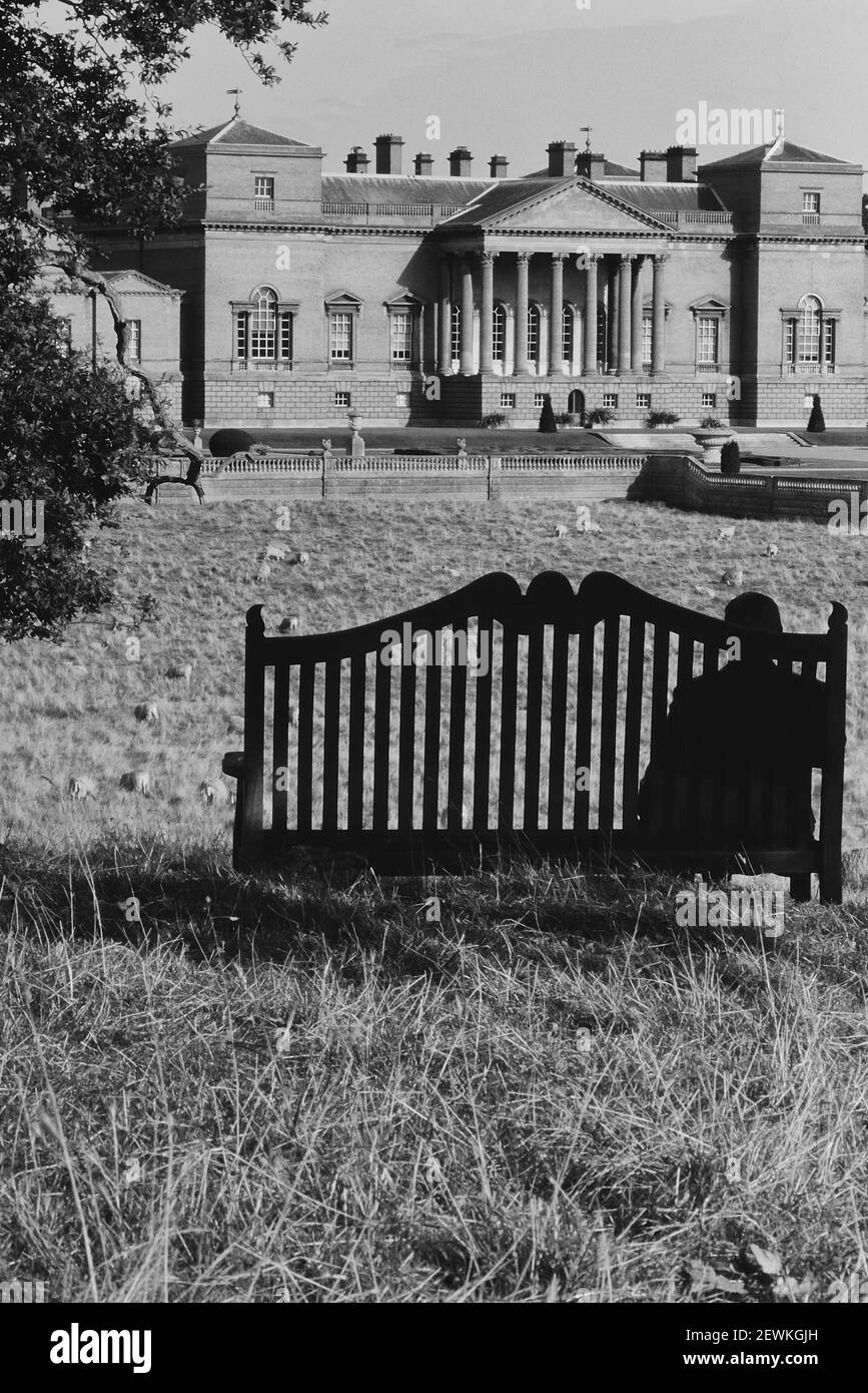 Edward 7e comte de Leicester avec son chien 'Swazi' sculpture, Holkham Hall. Le Norfolk. L'Angleterre. UK Banque D'Images