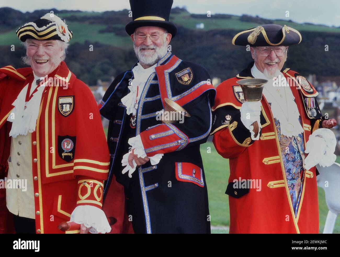 Trois candidats au championnat national annuel de criers à Hastings, East Sussex, Angleterre, Royaume-Uni. Vers les années 1990 Banque D'Images