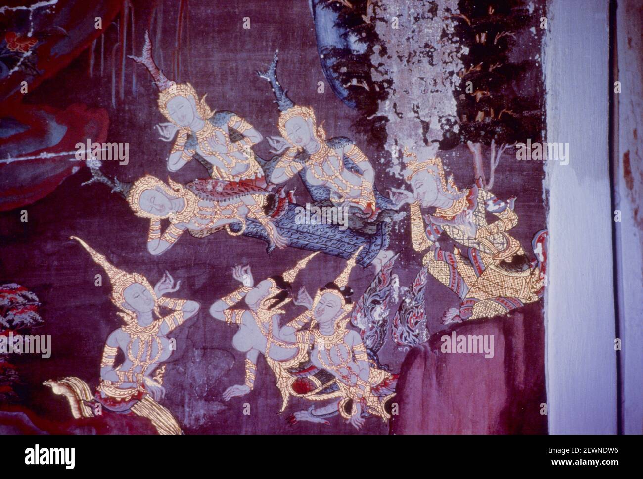 Les parents de SAMA et le roi Paliyakka saule sur le cadavre de Sama avec des divinités et des kinnaras de forêt, Wat Bang Yikan, mur du Nord, Thonburi, Bangkok, Thaï Banque D'Images