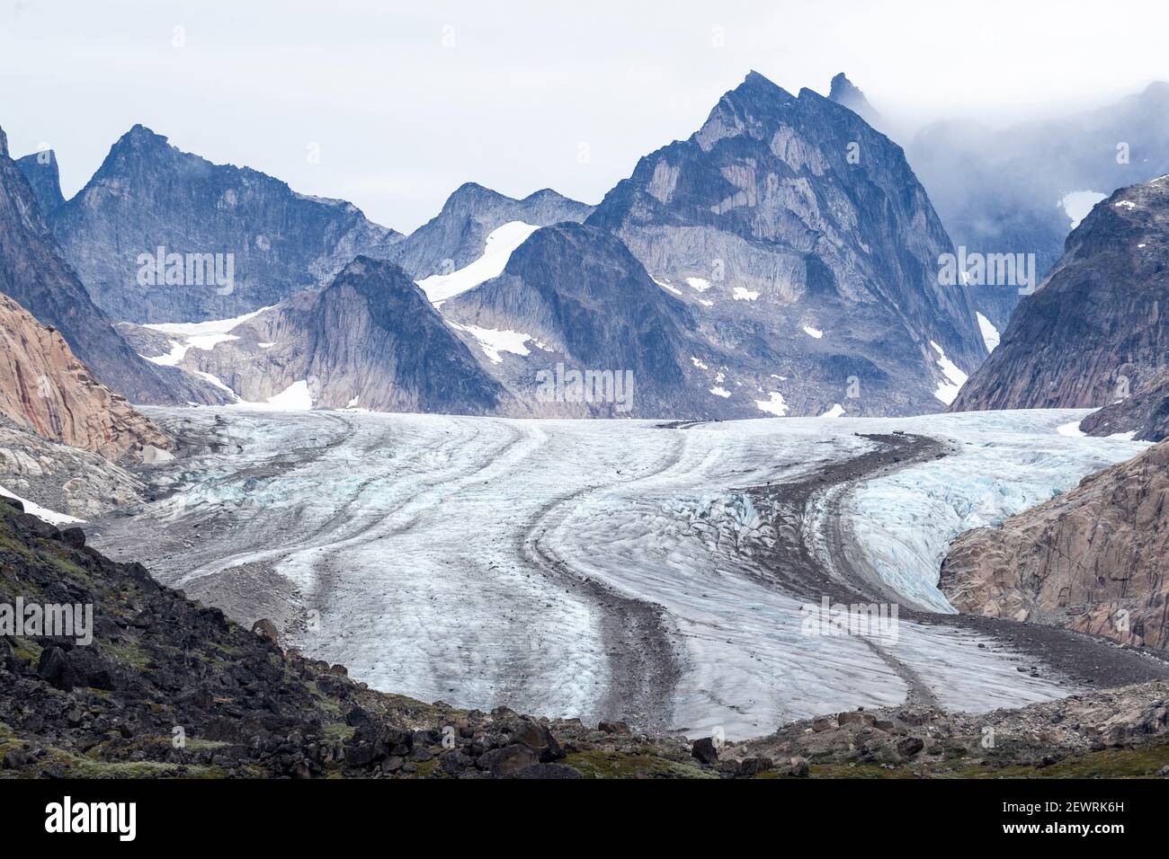 Le glacier d'Igdlorssuit tidewater descendant jusqu'à la mer, Prins Christian Sund, Groenland, régions polaires Banque D'Images